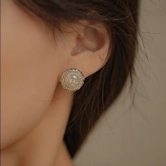 💎PRICE🔻 Double Circle Pearl Earrings jewelry designer inspired - Picture 5 of 7